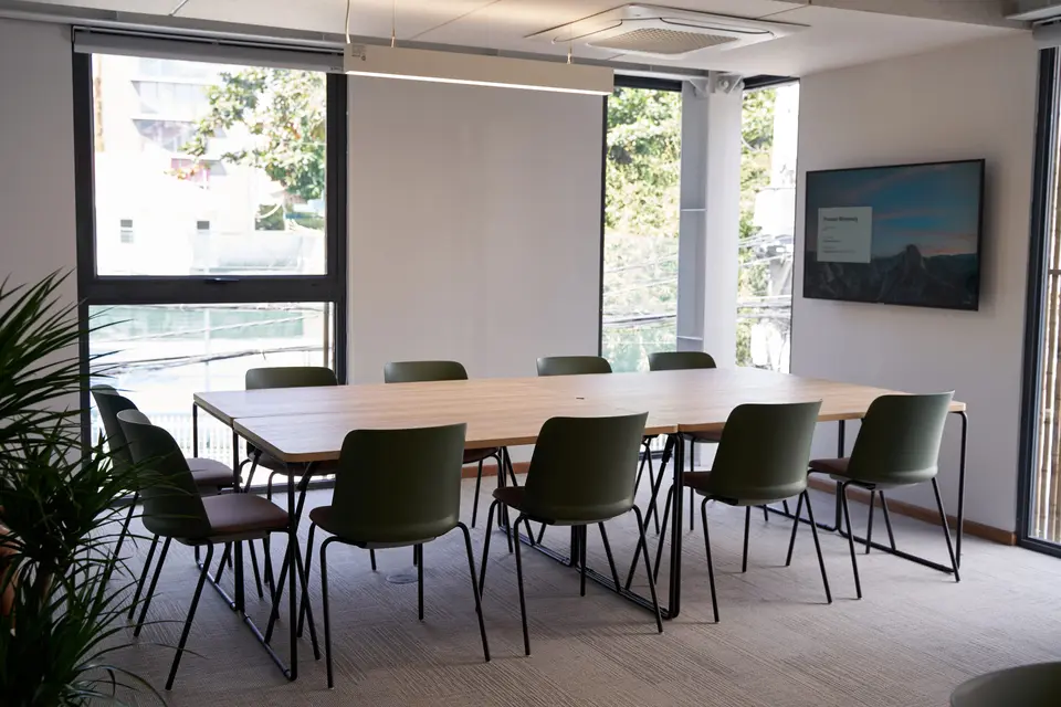 10 pax Meeting Room