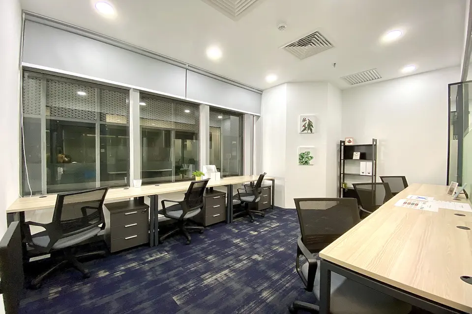 6 Pax Day Office