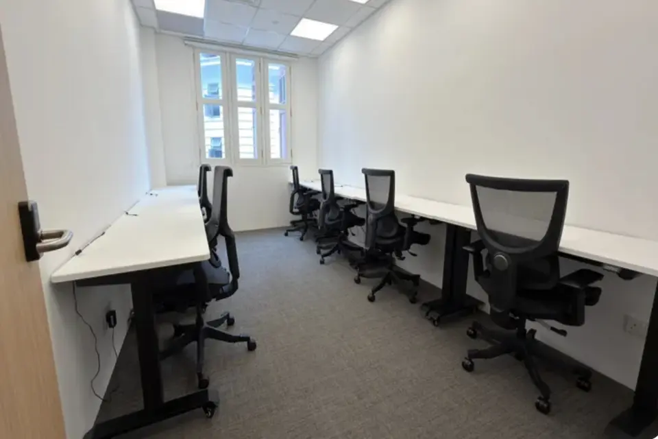 AVB 5 pax day office