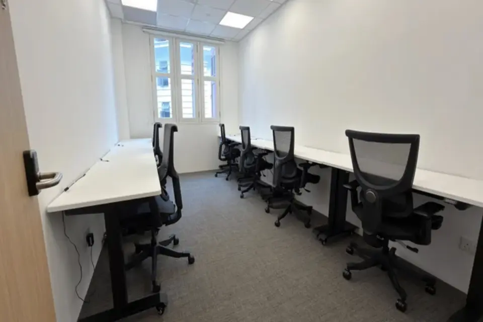 AVB 6 pax day office