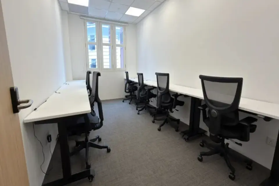 AVB 7 pax Day Office