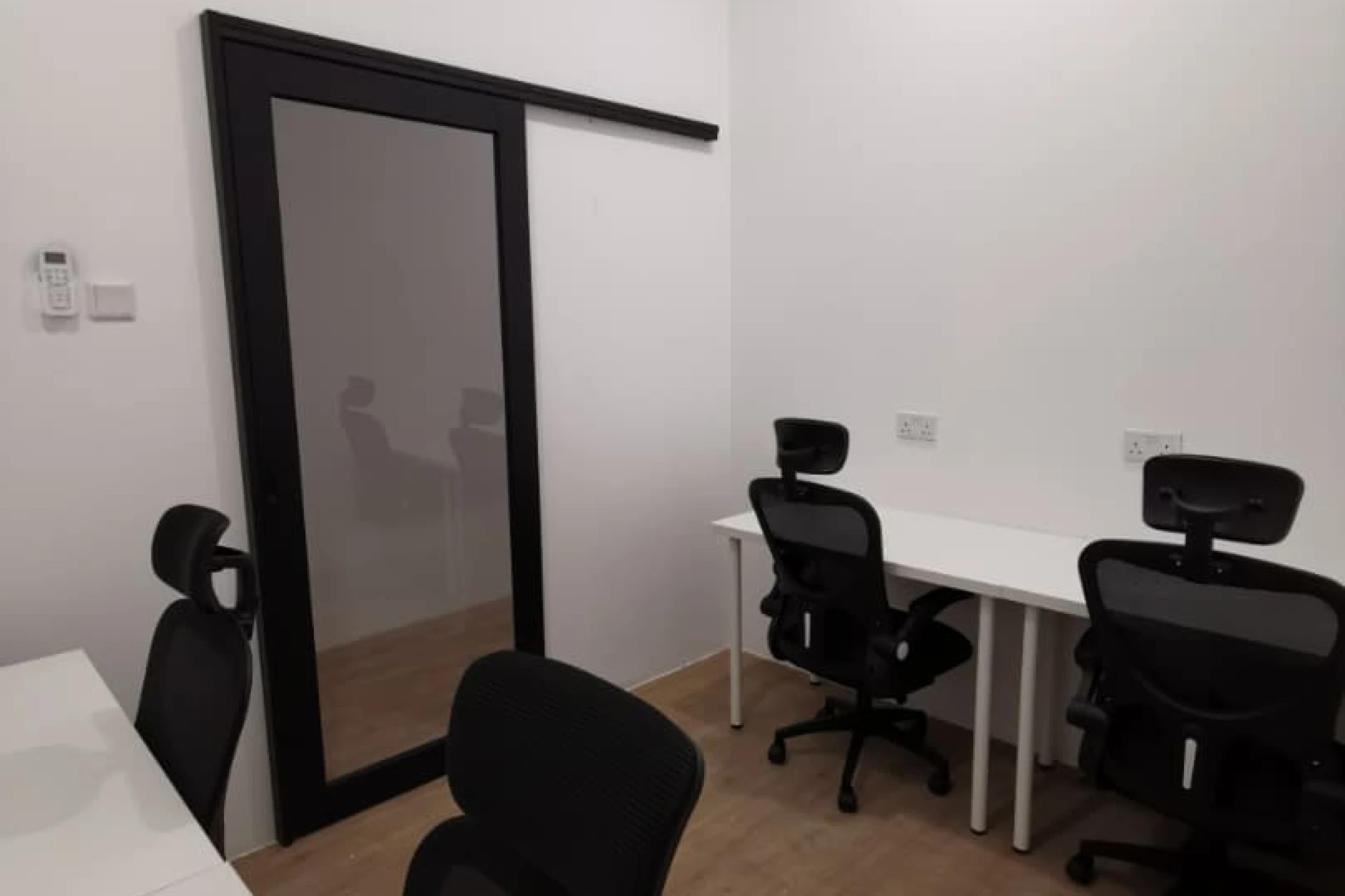 4 pax Day Office